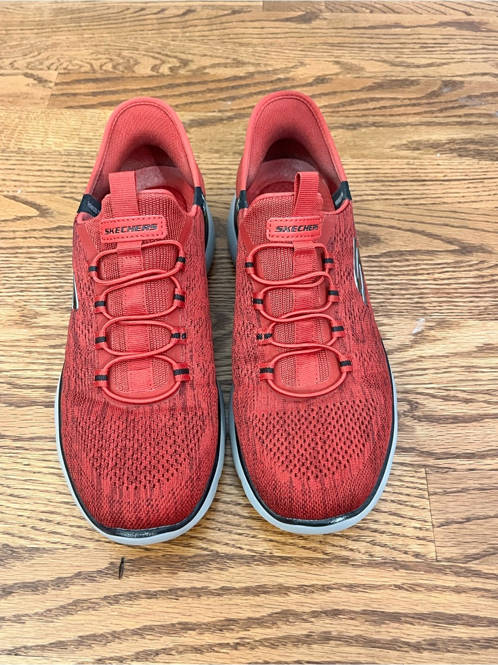 Men’s sketchers size 8 SN 232469